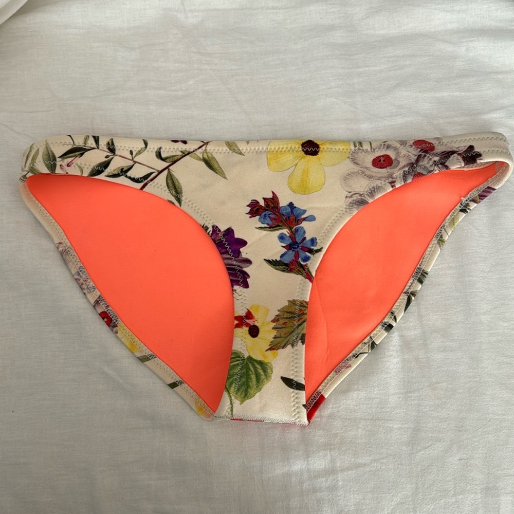 NWOT TRIANGL NEOPRENE BIKINI BOTTOMS M